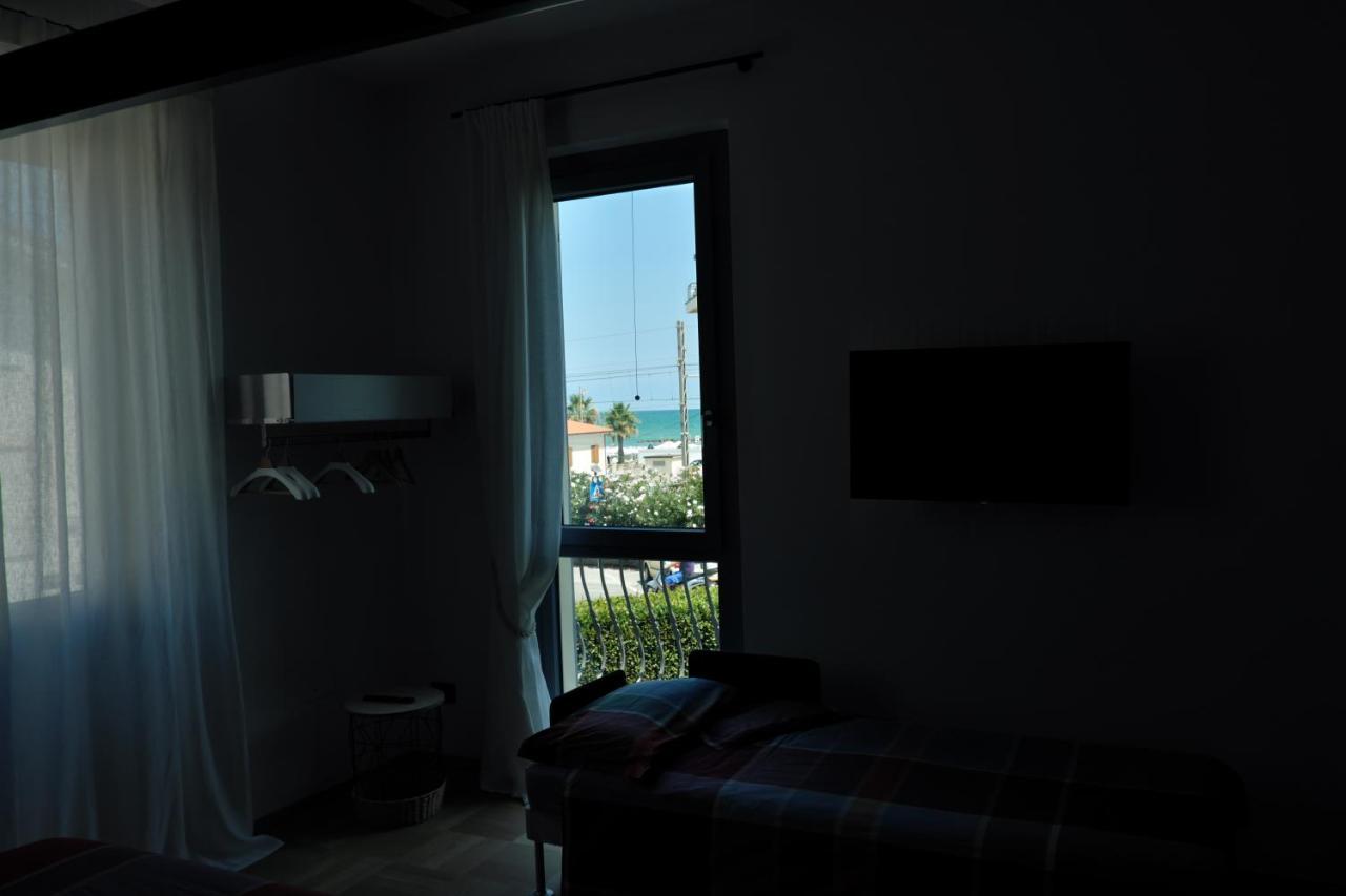 Invento Bnb Unconventional Maison チヴィタノーヴァ・マルケ エクステリア 写真